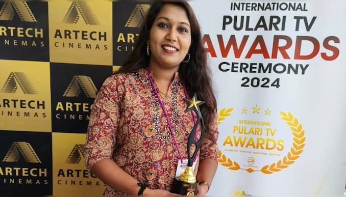 Pulari TV Awards 2024: പുലരി ടിവി അവാർഡ്സ് 2024; മികച്ച വാർത്താ അവതാരകയ്ക്കുള്ള പുരസ്കാരം ഏറ്റുവാങ്ങി സീ മലയാളം ന്യൂസ് ആങ്കർ അക്ഷയ