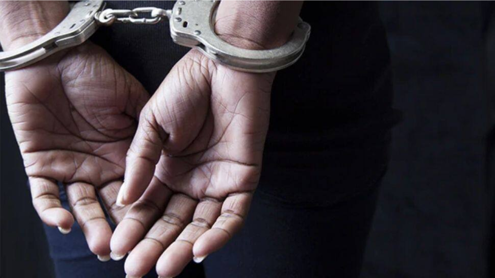 Kannur Robbery: വളപട്ടണം കവർച്ച; കള്ളൻ കപ്പലിൽ തന്നെ! അറസ്റ്റിലായത് അയൽവാസി, പഴയ മോഷണക്കേസിലും പ്രതി Kannur Robbery: വളപട്ടണം കവർച്ച; കള്ളൻ കപ്പലിൽ തന്നെ! അറസ്റ്റിലായത് അയൽവാസി, പഴയ മോഷണക്കേസിലും പ്രതി