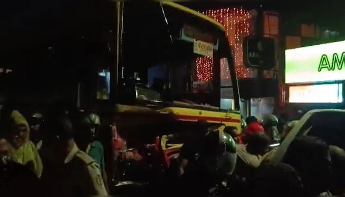 KSRTC Bus Accident In Alappuzha: കെഎസ്ആർടിസി ബസിലേക്ക് ഇടിച്ചുകയറി ടവേര; 5 പേർക്ക് ദാരുണാന്ത്യം!