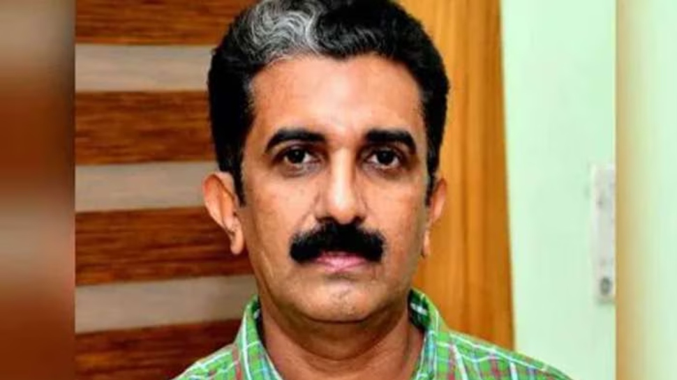 ADM Naveen Babu Death: 'നവീൻ ബാബുവിന്റെ മരണത്തിൽ പോലീസ് അന്വേഷണം ശരിയായ ദിശയിൽ'; സിബിഐ അന്വേഷണം വേണ്ടെന്ന് സർക്കാർ ADM Naveen Babu Death: 'നവീൻ ബാബുവിന്റെ മരണത്തിൽ പോലീസ് അന്വേഷണം ശരിയായ ദിശയിൽ'; സിബിഐ അന്വേഷണം വേണ്ടെന്ന് സർക്കാർ