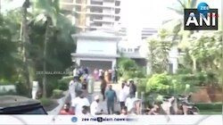 Allu Arjun Arrest: ജയില്‍മോചിതനായി വീട്ടിലേക്ക്; അല്ലു അര്‍ജുനെ കണ്ടതും വികാരനിര്‍ഭരരായി കുടുംബം