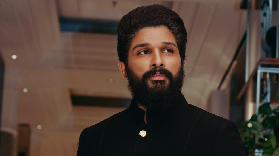 Allu Arjun: പുഷ്പ 2 പ്രീമിയർ ഷോ ദുരന്തം: അല്ലു അർജുനെ ചോദ്യം ചെയ്യാൻ ഹൈദരാബാദ് പൊലീസ്; നോട്ടീസ് നൽകി Allu Arjun: പുഷ്പ 2 പ്രീമിയർ ഷോ ദുരന്തം: അല്ലു അർജുനെ ചോദ്യം ചെയ്യാൻ ഹൈദരാബാദ് പൊലീസ്; നോട്ടീസ് നൽകി