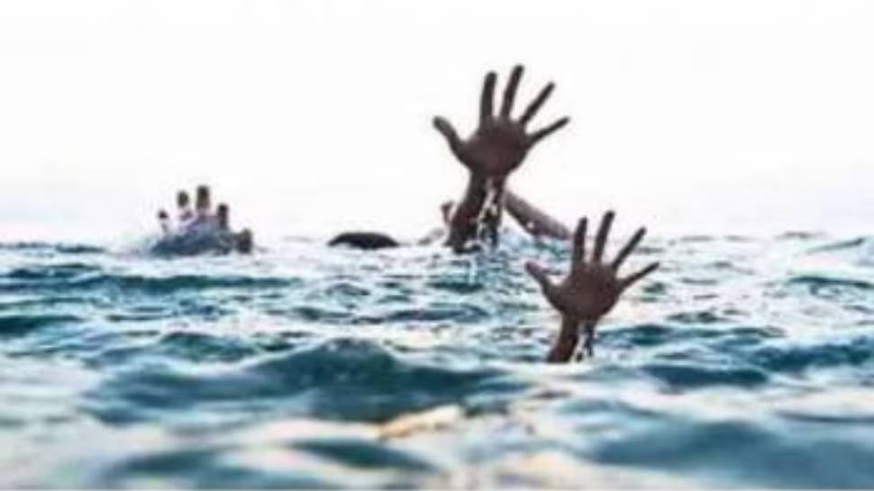 Drown Death: ക്രിസ്മസ് ദിനത്തിൽ കടലിൽ കുളിക്കാനിറങ്ങിയ മൂന്നുപേരെ കാണാതായി; ഒരാളുടെ മൃതദേഹം കണ്ടെത്തി Drown Death: ക്രിസ്മസ് ദിനത്തിൽ കടലിൽ കുളിക്കാനിറങ്ങിയ മൂന്നുപേരെ കാണാതായി; ഒരാളുടെ മൃതദേഹം കണ്ടെത്തി