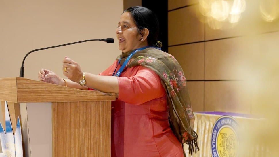 Uma Thomas: കലൂർ സ്റ്റേഡിയത്തിൻറെ ഗ്യാലറിയിൽ നിന്ന് വീണ് ഉമാ തോമസ് എംഎൽഎയ്ക്ക് ഗുരുതര പരിക്ക് Uma Thomas: കലൂർ സ്റ്റേഡിയത്തിൻറെ ഗ്യാലറിയിൽ നിന്ന് വീണ് ഉമാ തോമസ് എംഎൽഎയ്ക്ക് ഗുരുതര പരിക്ക്
