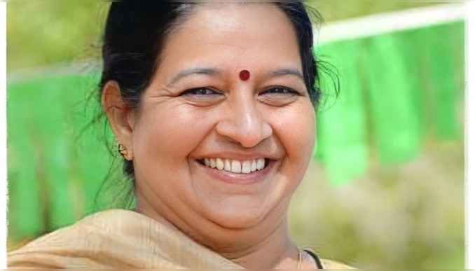 Uma Thomas MLA Injury: തലച്ചോറിന് ക്ഷതമേറ്റു, വാരിയെല്ല് പൊട്ടി ശ്വാസകോശത്തിൽ മുറിവ്; ഉമാ തോമസ് എംഎൽഎയുടെ പരിക്ക് ​ഗുരുതരം, വെൻറിലേറ്ററിലേക്ക് മാറ്റി