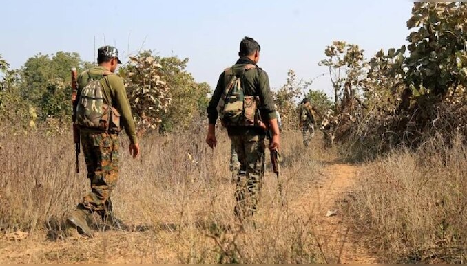 Chhattisgarh Maoist Attack: ചത്തീസ്​ഗഢിൽ മാവോവാദികളുടെ ആക്രമണത്തിൽ ഒമ്പത് ജവാന്മാ‍ർക്ക് വീരമൃത്യു; വാഹനം സ്ഫോടനത്തിൽ തകർത്തു