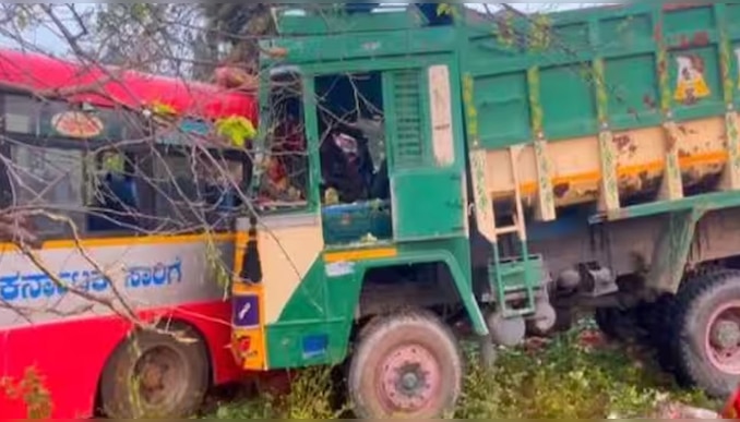 Truck Bus Collision: ബസും ലോറിയും കൂട്ടിയിടിച്ചുണ്ടായ അപകടത്തിൽ 4 പേർക്ക് ദാരുണാന്ത്യം; 30 പേർക്ക് പരിക്ക്