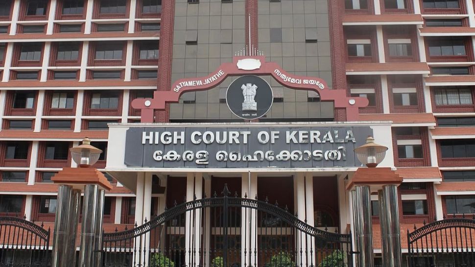 Kerala High Court: വഴിയടച്ച് പാർട്ടി സമരവും സമ്മേളനവും; എം.വി ഗോവിന്ദനും ബിനോയ് വിശ്വവും അടക്കമുള്ള നേതാക്കൾ ഹാജരാകണം Kerala High Court: വഴിയടച്ച് പാർട്ടി സമരവും സമ്മേളനവും; എം.വി ഗോവിന്ദനും ബിനോയ് വിശ്വവും അടക്കമുള്ള നേതാക്കൾ ഹാജരാകണം