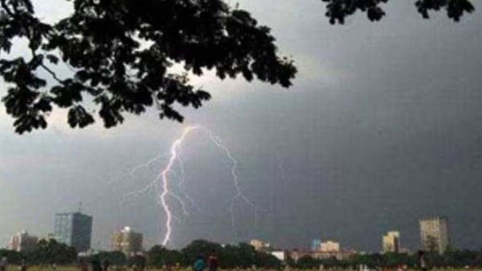 Kerala Rain Alert: ചക്രവാതചുഴി; സംസ്ഥാനത്ത് 16 വരെ ഇടിമിന്നൽ മഴ സാധ്യത; നാളെ 3 ജില്ലകളിൽ യെല്ലോ അലർട്ട്! Kerala Rain Alert: ചക്രവാതചുഴി; സംസ്ഥാനത്ത് 16 വരെ ഇടിമിന്നൽ മഴ സാധ്യത; നാളെ 3 ജില്ലകളിൽ യെല്ലോ അലർട്ട്!