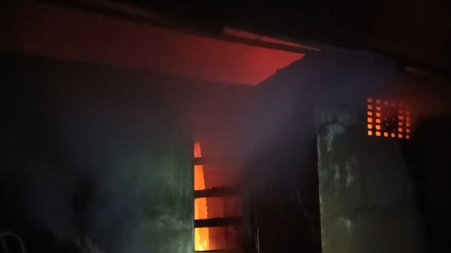 Vaikom Fire Accident: വൈക്കത്ത് വീടിന് തീപിടിച്ച് മൂകയും ബധിരയുമായ വയോധികയ്ക്ക് ദാരുണാന്ത്യം