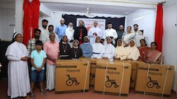 കെയർ ആൻഡ് ഷെയറിന്റെ നൂതന സംരംഭം; ഇടുക്കിയിലെ ആതുരസ്ഥാപനങ്ങളിലേക്ക് വീൽചെയറുകളെത്തി