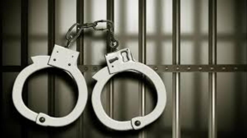 Ganja Seized: തിരുവനന്തപുരം മണക്കാട് കഞ്ചാവ് വേട്ട; 13 കിലോ കഞ്ചാവുമായി 2 പേർ പിടിയിൽ Ganja Seized: തിരുവനന്തപുരം മണക്കാട് കഞ്ചാവ് വേട്ട; 13 കിലോ കഞ്ചാവുമായി 2 പേർ പിടിയിൽ