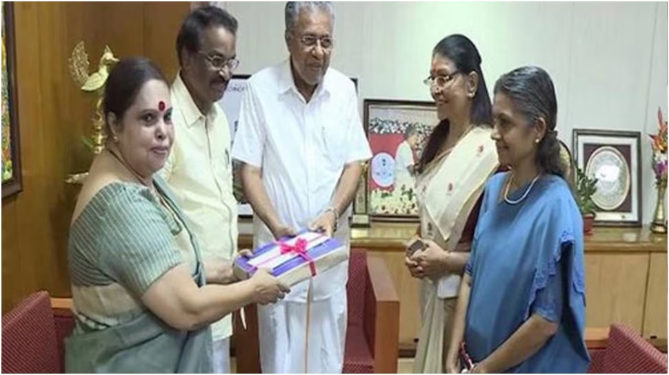 Hema Committee Report: ഹേമ കമ്മിറ്റി റിപ്പോർട്ട്: അന്വേഷണം തുടരും, ഹൈക്കോടതി ഉത്തരവിൽ ഇടപെടില്ലെന്ന് സുപ്രീംകോടതി Hema Committee Report: ഹേമ കമ്മിറ്റി റിപ്പോർട്ട്: അന്വേഷണം തുടരും, ഹൈക്കോടതി ഉത്തരവിൽ ഇടപെടില്ലെന്ന് സുപ്രീംകോടതി
