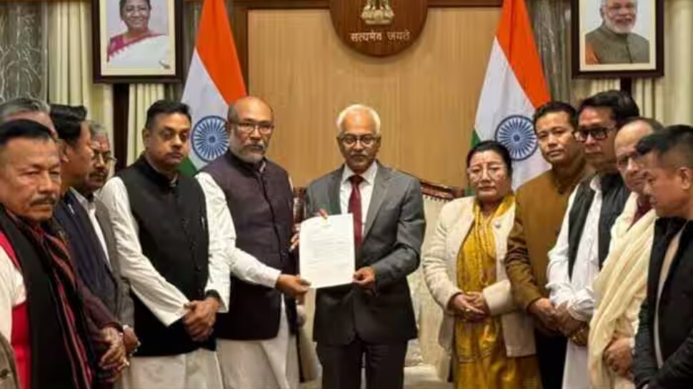 Manipur CM N Biren Singh Resigns: മണിപ്പൂർ മുഖ്യമന്ത്രി എൻ ബിരേൻ സിംഗ് രാജിവച്ചു; രാജി അമിത് ഷായുമായുള്ള കൂടിക്കാഴ്ചയ്ക്ക് പിന്നാലെ Manipur CM N Biren Singh Resigns: മണിപ്പൂർ മുഖ്യമന്ത്രി എൻ ബിരേൻ സിംഗ് രാജിവച്ചു; രാജി അമിത് ഷായുമായുള്ള കൂടിക്കാഴ്ചയ്ക്ക് പിന്നാലെ