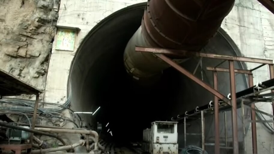 Telangana tunnel collapsed:നാ​ഗർകുർണൂലിലെ ടണൽ അപകടം, കുടുങ്ങിയത് എട്ട് പേർ; ടണലിൽ വെള്ളം ഉയരുന്നു, ദൗത്യം പ്രതിസന്ധിയിൽ