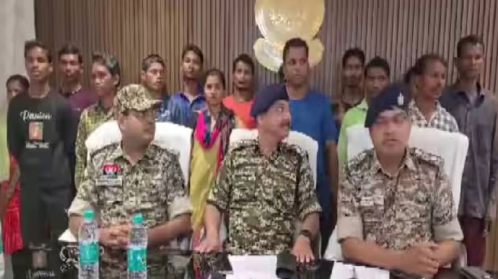 Maoists: ഛത്തീസ്ഗഡിലെ ബീജാപൂരിൽ 22 നക്സലൈറ്റുകൾ കീഴടങ്ങി