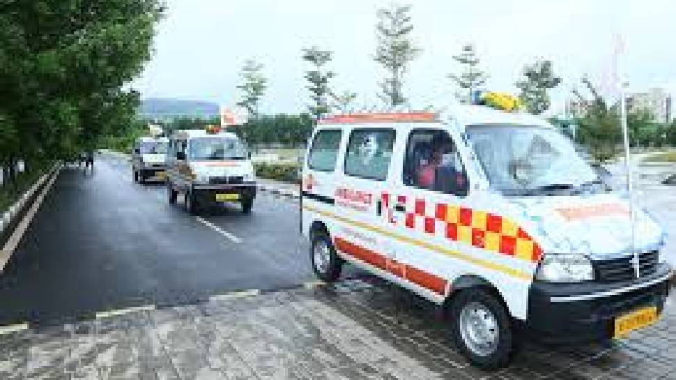 Kerala News: ആംബുലൻസിന് മുന്നിൽ വഴിമുടക്കി ഇന്നോവ കാർ; എംവിഡിക്ക് പരാതി നൽകി ഡ്രൈവർ Kerala News: ആംബുലൻസിന് മുന്നിൽ വഴിമുടക്കി ഇന്നോവ കാർ; എംവിഡിക്ക് പരാതി നൽകി ഡ്രൈവർ