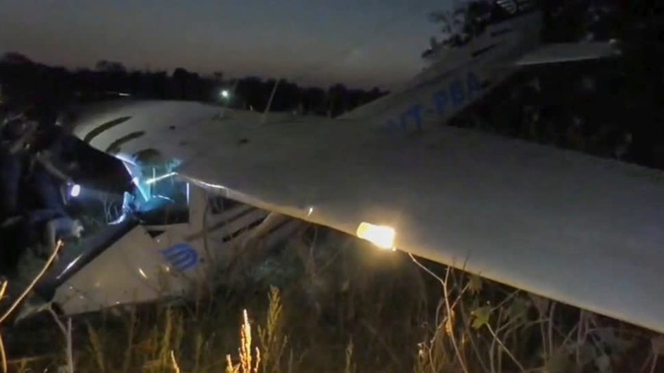 Gujarat Plane Crash: ഗുജറാത്തിൽ വ്യോമസേന വിമാനം തകർന്നുവീണു, പൈലറ്റിന് ദാരുണാന്ത്യം Gujarat Plane Crash: ഗുജറാത്തിൽ വ്യോമസേന വിമാനം തകർന്നുവീണു, പൈലറ്റിന് ദാരുണാന്ത്യം
