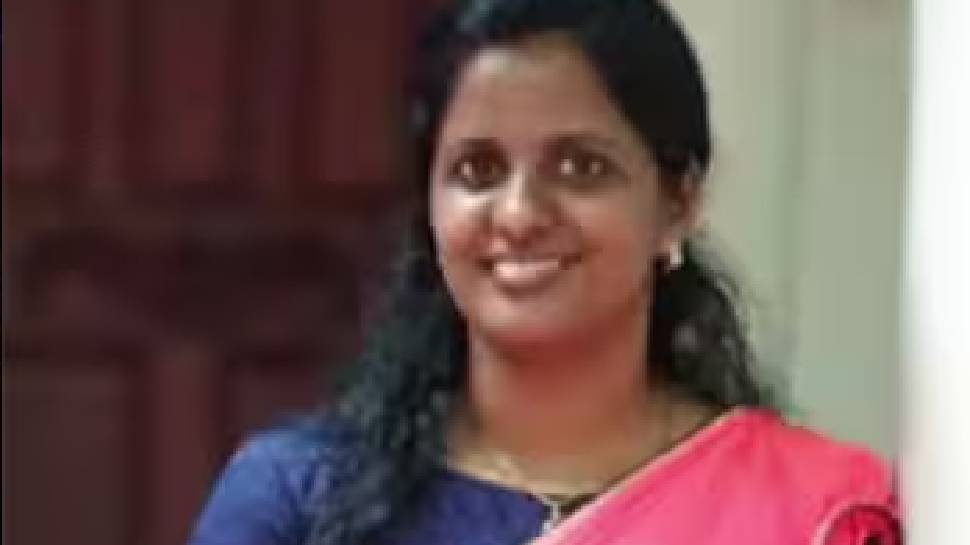 Suicide Death: 'മക്കളുടെ ഉള്ളിൽ അണുനാശിനി'; കോട്ടയത്ത് ജീവനൊടുക്കിയ അമ്മയുടെയും മക്കളുടെയും പോസ്റ്റ്മോർട്ടം പൂർത്തിയായി Suicide Death: 'മക്കളുടെ ഉള്ളിൽ അണുനാശിനി'; കോട്ടയത്ത് ജീവനൊടുക്കിയ അമ്മയുടെയും മക്കളുടെയും പോസ്റ്റ്മോർട്ടം പൂർത്തിയായി
