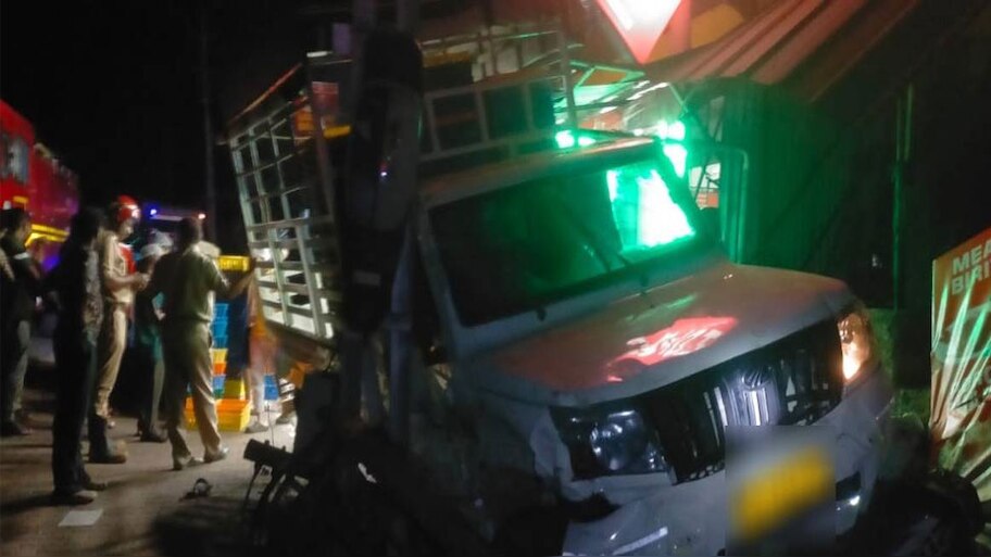 Palakkad Accident: ചായ കുടിച്ചു കൊണ്ടിരുന്ന യുവാക്കൾക്കിടയിലേക്ക് പിക്കപ്പ് വാൻ ഇടിച്ചു കയറി; ഒരാൾക്ക് ദാരുണാന്ത്യം