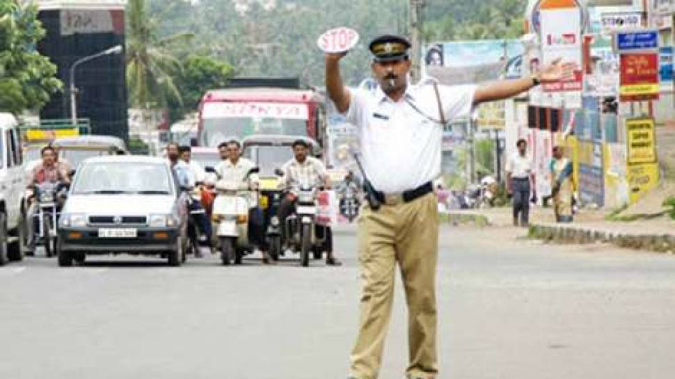Traffic Police: ഹെൽമെറ്റും സീറ്റ് ബെൽറ്റും മറക്കല്ലേ..! നിരത്തിൽ പൊലീസുണ്ട്