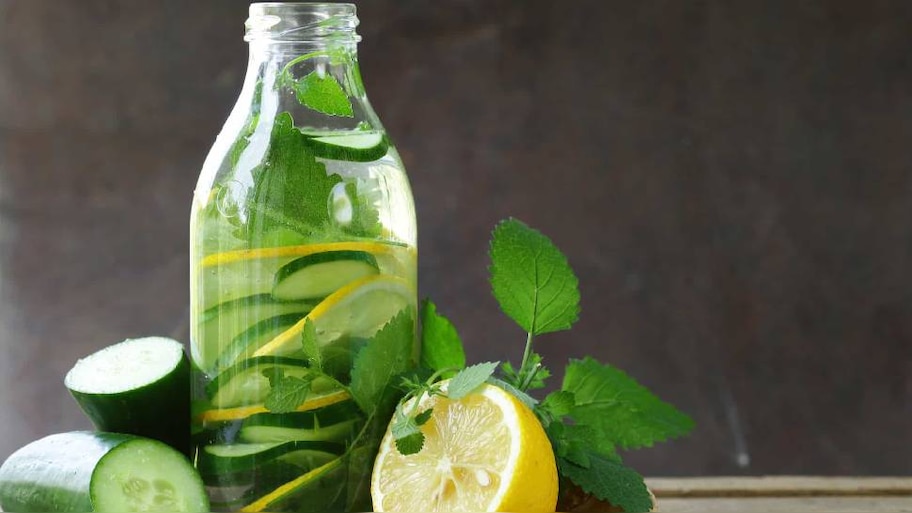 Cucumber Water vs Lemon Water: വെളളരിക്കയോ നാരങ്ങയോ!  ഏതാണ് ആരോഗ്യത്തിന് ബെസ്റ്റ്?