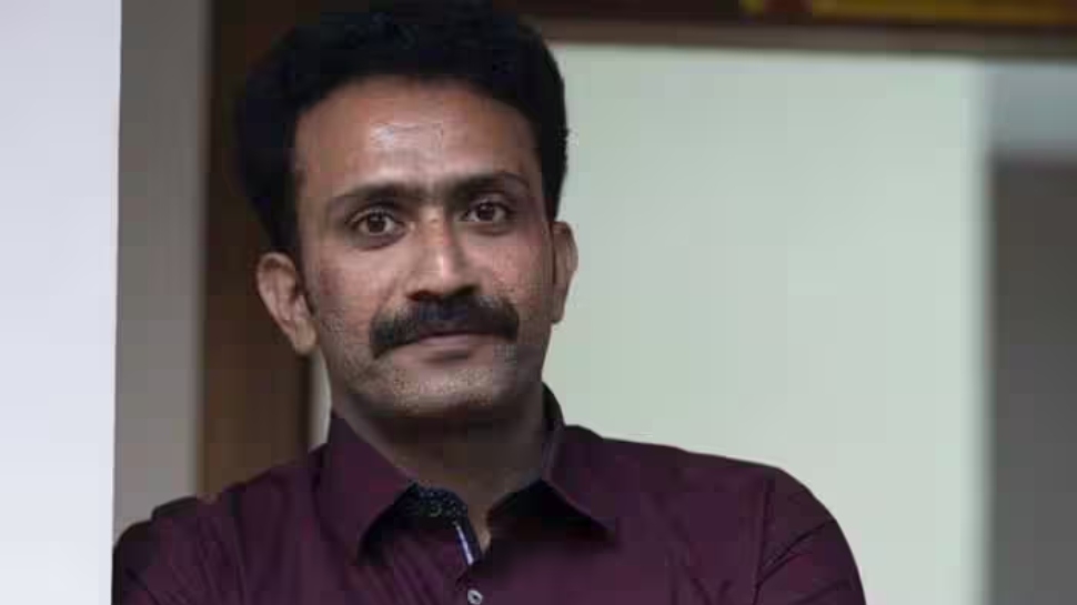 Shine Tom Chacko Arrest: ഹോട്ടലിൽ നിന്ന് ഓടിയ ദിവസം ഡ്രഗ് ഡീലർ സജീറുമായി പണമിടപാട്; ആന്റി ഡോപ്പിംഗ് ടെസ്റ്റ് ഫലം നിർണായകം Shine Tom Chacko Arrest: ഹോട്ടലിൽ നിന്ന് ഓടിയ ദിവസം ഡ്രഗ് ഡീലർ സജീറുമായി പണമിടപാട്; ആന്റി ഡോപ്പിംഗ് ടെസ്റ്റ് ഫലം നിർണായകം