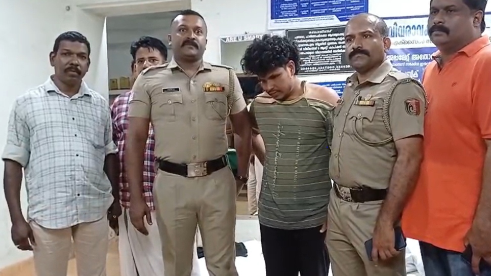 Tobacco Products Seized: നെയ്യാറ്റിൻകരയിൽ നിരോധിത പുകയില ഉത്പന്നങ്ങൾ പിടികൂടി; യുവാവ് അറസ്റ്റിൽ Tobacco Products Seized: നെയ്യാറ്റിൻകരയിൽ നിരോധിത പുകയില ഉത്പന്നങ്ങൾ പിടികൂടി; യുവാവ് അറസ്റ്റിൽ