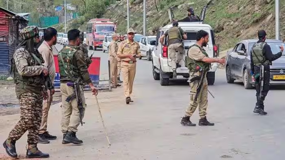 Pahalgam Terror Attack: പഹൽഗാം ഭീകരാക്രമണം: അന്വേഷണം ഏറ്റെടുത്ത് എൻഐഎ; അമിത് ഷാ കശ്മീരിൽ, അക്രമികളെ വെറുതേവിടില്ലെന്ന് പ്രധാനമന്ത്രി Pahalgam Terror Attack: പഹൽഗാം ഭീകരാക്രമണം: അന്വേഷണം ഏറ്റെടുത്ത് എൻഐഎ; അമിത് ഷാ കശ്മീരിൽ, അക്രമികളെ വെറുതേവിടില്ലെന്ന് പ്രധാനമന്ത്രി