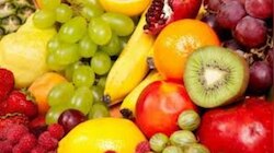 Fruits For Glow Skin : ചര്‍മ്മം വെട്ടിതിളങ്ങാന്‍ പഴങ്ങള്‍ നല്ലതോ! അറിഞ്ഞിരിക്കാം ഇവയുടെ ഗുണങ്ങള്‍