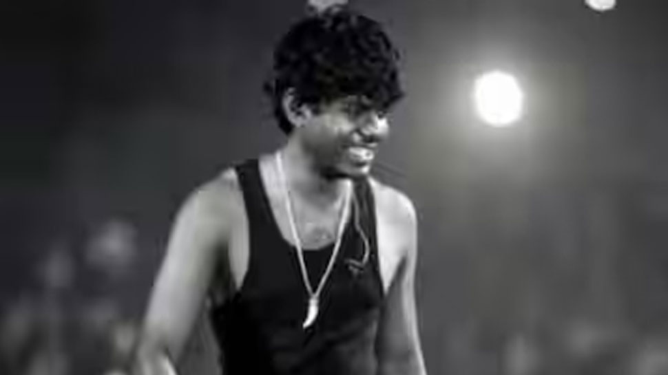 Rapper Vedan: വിവാദങ്ങൾക്കിടെ വേടന് ഇടുക്കിയിൽ വേദി; വൻ സുരക്ഷയൊരുക്കി പോലീസ് Rapper Vedan: വിവാദങ്ങൾക്കിടെ വേടന് ഇടുക്കിയിൽ വേദി; വൻ സുരക്ഷയൊരുക്കി പോലീസ്