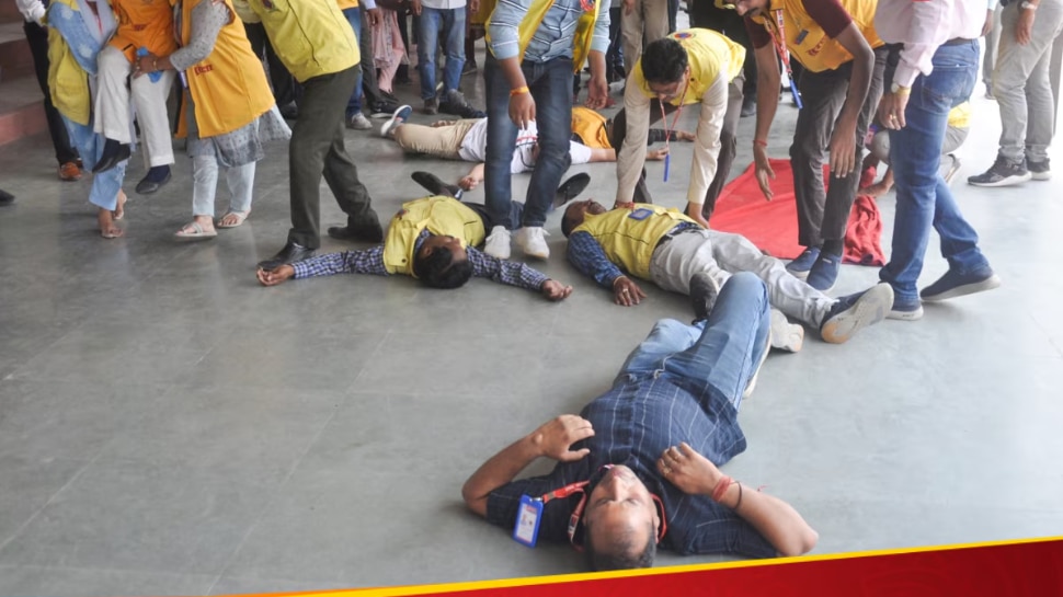 Mock Drill: രാജ്യവ്യാപക മോക് ഡ്രിൽ; ദൈനംദിന ജീവിതത്തെ എങ്ങനെ ബാധിക്കും? Mock Drill: രാജ്യവ്യാപക മോക് ഡ്രിൽ; ദൈനംദിന ജീവിതത്തെ എങ്ങനെ ബാധിക്കും?