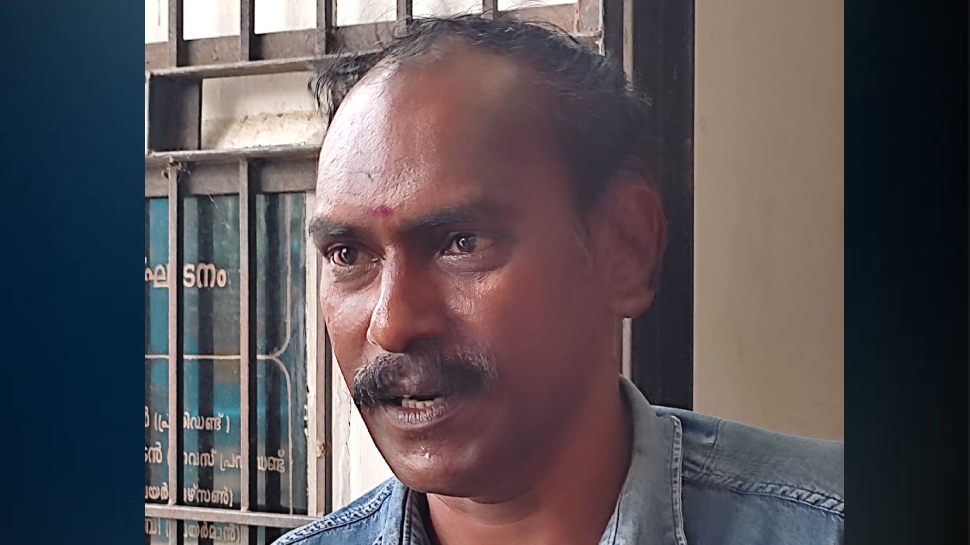 Bribery Case: വീടിന് വൈദ്യുതി കണക്ഷൻ ലഭിക്കുന്നതിന് പതിനായിരം രൂപ കൈക്കൂലി; കെഎസ്ഇബി ഓവർസിയർ പിടിയിൽ Bribery Case: വീടിന് വൈദ്യുതി കണക്ഷൻ ലഭിക്കുന്നതിന് പതിനായിരം രൂപ കൈക്കൂലി; കെഎസ്ഇബി ഓവർസിയർ പിടിയിൽ