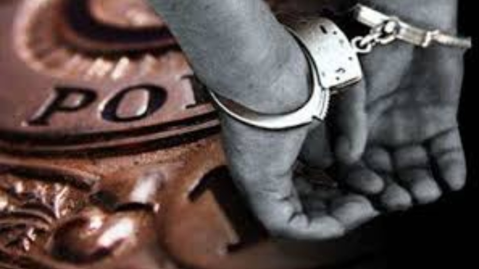 NIA: മുംബൈ വിമാനത്താവളത്തിൽ രണ്ട് ഐഎസ് ഭീകരർ പിടിയിൽ NIA: മുംബൈ വിമാനത്താവളത്തിൽ രണ്ട് ഐഎസ് ഭീകരർ പിടിയിൽ