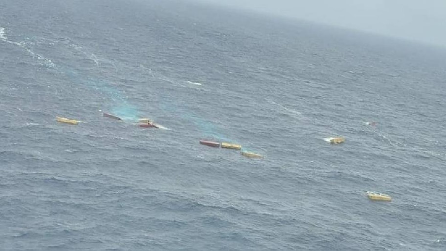MSC Ship Accident: കാർഗോകൾ കേരള തീരത്ത് അടിഞ്ഞാൽ തൊടരുത്..! മുന്നറിയിപ്പ്