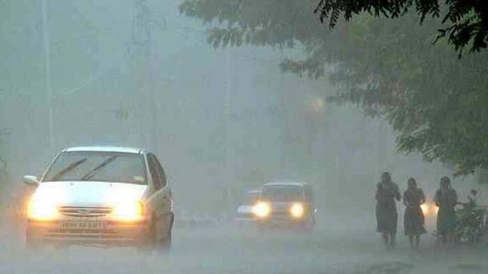 Delhi Weather Updates: ഡല്ഹിയില് കനത്ത മഴ; നൂറിലധികം വിമാന സര്വീസുകളെ ബാധിച്ചു Delhi Weather Updates: ഡല്ഹിയില് കനത്ത മഴ; നൂറിലധികം വിമാന സര്വീസുകളെ ബാധിച്ചു