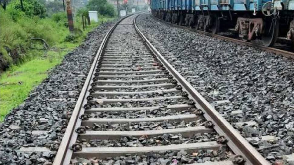 Alappuzha News: ആലപ്പുഴയിൽ യുവാവും വിദ്യാർത്ഥിനിയും ട്രെയിനിന് മുന്നിൽ ചാടി മരിച്ചു