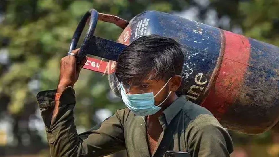 LPG Price Cut: ജൂൺ ആദ്യ ദിനം ഉപഭോക്താക്കൾക്ക് സന്തോഷ വാർത്ത; LPG സിലിണ്ടറിന്റെ വില കുറഞ്ഞു LPG Price Cut: ജൂൺ ആദ്യ ദിനം ഉപഭോക്താക്കൾക്ക് സന്തോഷ വാർത്ത; LPG സിലിണ്ടറിന്റെ വില കുറഞ്ഞു