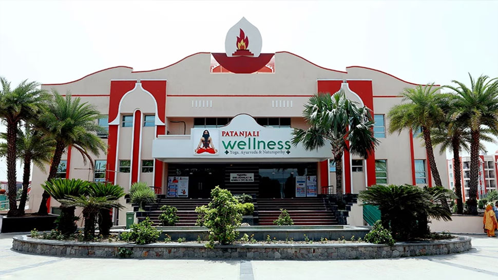 Patanjali: രോഗികളുടെ പരിചരണത്തിനും രോഗമുക്തിക്കും പതഞ്ജലി ചികിത്സാലയത്തെ മറ്റ് ആശുപത്രികളിൽ നിന്ന് വ്യത്യസ്തവും സവിശേഷവുമാക്കുന്നത് എന്താണ്?