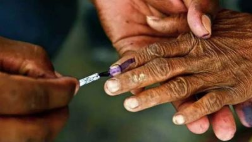 Nilambur By Election 2025: ചിത്രം തെളിഞ്ഞു; നിലമ്പൂരിൽ പോരാട്ടത്തിന് 10 പേർ, 4 സ്ഥാനാർത്ഥികൾ പിന്മാറി Nilambur By Election 2025: ചിത്രം തെളിഞ്ഞു; നിലമ്പൂരിൽ പോരാട്ടത്തിന് 10 പേർ, 4 സ്ഥാനാർത്ഥികൾ പിന്മാറി