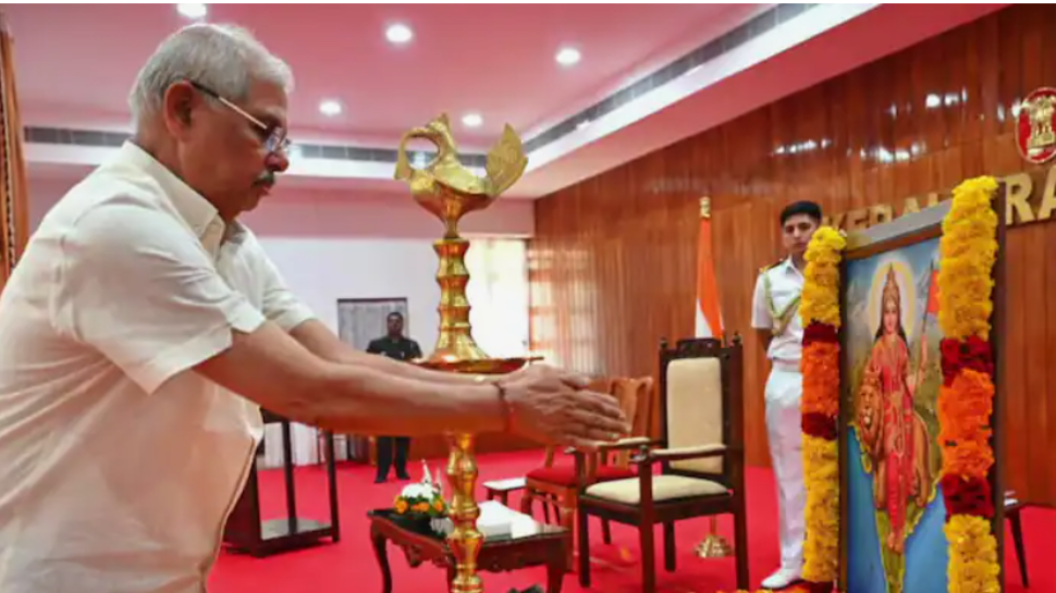 Bharat mata picture in rajbhavan controversy: പരിസ്ഥിതി ദിനാഘോഷം ഭാരതാംബയുടെ ചിത്രത്തിന് മുന്നിൽ; മന്ത്രിമാര് പങ്കെടുക്കാത്തതിൽ പ്രതിഷേധമറിയിച്ച് ഗവർണർ Bharat mata picture in rajbhavan controversy: പരിസ്ഥിതി ദിനാഘോഷം ഭാരതാംബയുടെ ചിത്രത്തിന് മുന്നിൽ; മന്ത്രിമാര് പങ്കെടുക്കാത്തതിൽ പ്രതിഷേധമറിയിച്ച് ഗവർണർ