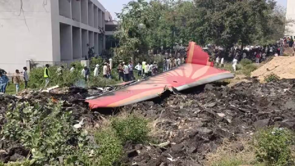 Ahmedabad Plane Crash: അഹമ്മദാബാദ് വിമാനദുരന്തം; മരിച്ചവരുടെ കുടുംബാംഗങ്ങൾക്ക് 25 ലക്ഷം രൂപ നഷ്ടപരിഹാരം പ്രഖ്യാപിച്ച് എയർ ഇന്ത്യ Ahmedabad Plane Crash: അഹമ്മദാബാദ് വിമാനദുരന്തം; മരിച്ചവരുടെ കുടുംബാംഗങ്ങൾക്ക് 25 ലക്ഷം രൂപ നഷ്ടപരിഹാരം പ്രഖ്യാപിച്ച് എയർ ഇന്ത്യ