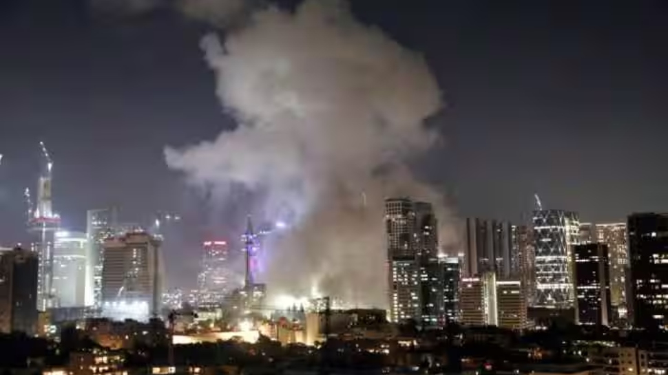 Israel-Iran Conflict: ഇസ്രയേൽ നഗരങ്ങൾക്ക് മേൽ തീമഴ പെയ്യിച്ച് ഇറാൻ; ഇസ്രയേൽ ഇറാൻ സംഘർഷം രൂക്ഷം Israel-Iran Conflict: ഇസ്രയേൽ നഗരങ്ങൾക്ക് മേൽ തീമഴ പെയ്യിച്ച് ഇറാൻ; ഇസ്രയേൽ ഇറാൻ സംഘർഷം രൂക്ഷം