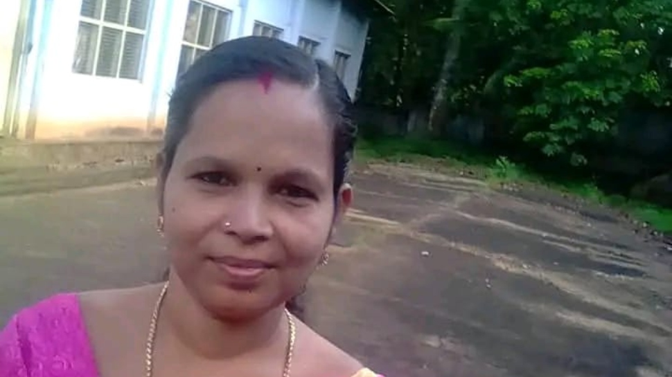 Neyyattinkara Priyamvada Murder: നെയ്യാറ്റിൻകര വെള്ളറടയിൽ കാണാതായ വീട്ടമ്മയുടെ മൃതദേഹം അയൽവാസിയുടെ വീടിന് സമീപം; രണ്ട് പേർ പോലീസ് കസ്റ്റഡിയിൽ Neyyattinkara Priyamvada Murder: നെയ്യാറ്റിൻകര വെള്ളറടയിൽ കാണാതായ വീട്ടമ്മയുടെ മൃതദേഹം അയൽവാസിയുടെ വീടിന് സമീപം; രണ്ട് പേർ പോലീസ് കസ്റ്റഡിയിൽ