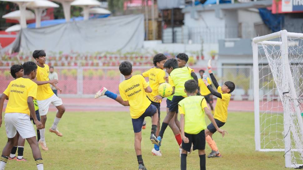 Summer Football Tournament: മഴപ്പെയ്ത്തിൽ ആവേശപ്പെയ്ത്ത്... തിരുവനന്തപുരം കൊമ്പൻസ് സമ്മർ സ്കൂൾ ഫുട്ബോൾ ടൂർണമെന്റിൽ ഫൈനൽ ആരവം Summer Football Tournament: മഴപ്പെയ്ത്തിൽ ആവേശപ്പെയ്ത്ത്... തിരുവനന്തപുരം കൊമ്പൻസ് സമ്മർ സ്കൂൾ ഫുട്ബോൾ ടൂർണമെന്റിൽ ഫൈനൽ ആരവം
