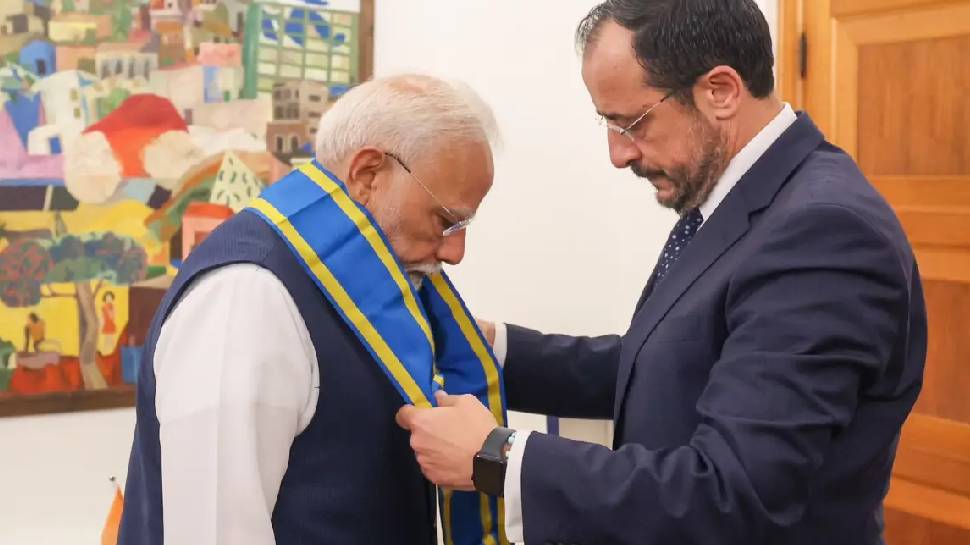 Narendra Modi Cyprus Visit: സൈപ്രസിലെ പരമോന്നത ബഹുമതി പ്രധാനമന്ത്രി നരേന്ദ്ര മോദി ഏറ്റുവാങ്ങി Narendra Modi Cyprus Visit: സൈപ്രസിലെ പരമോന്നത ബഹുമതി പ്രധാനമന്ത്രി നരേന്ദ്ര മോദി ഏറ്റുവാങ്ങി