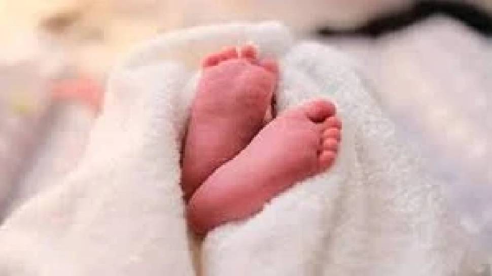 New Born Baby Death: പത്തനംതിട്ടയിൽ നവജാതശിശു മരിച്ച സംഭവം; അമ്മയെ തെളിവെടുപ്പിനെത്തിച്ചു New Born Baby Death: പത്തനംതിട്ടയിൽ നവജാതശിശു മരിച്ച സംഭവം; അമ്മയെ തെളിവെടുപ്പിനെത്തിച്ചു