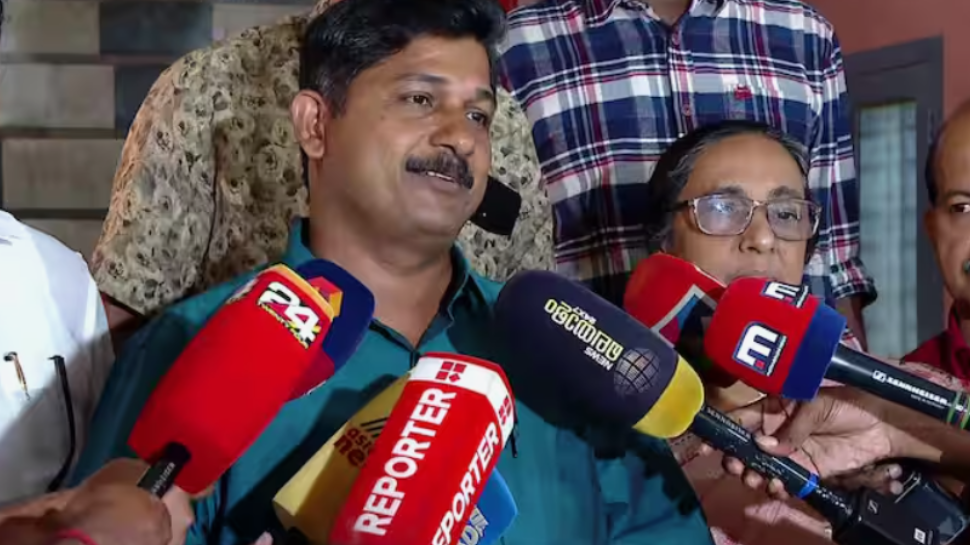 M Swaraj: 'രാഹുൽ ഗാന്ധി ജന്മനാട്ടിൽ തോറ്റിട്ടല്ലേ ഇവിടെ ജയിച്ചത്'; പോത്തുകല്ലിലെ തിരിച്ചടിയിൽ പ്രതികരിച്ച് എം സ്വരാജ് M Swaraj: 'രാഹുൽ ഗാന്ധി ജന്മനാട്ടിൽ തോറ്റിട്ടല്ലേ ഇവിടെ ജയിച്ചത്'; പോത്തുകല്ലിലെ തിരിച്ചടിയിൽ പ്രതികരിച്ച് എം സ്വരാജ്