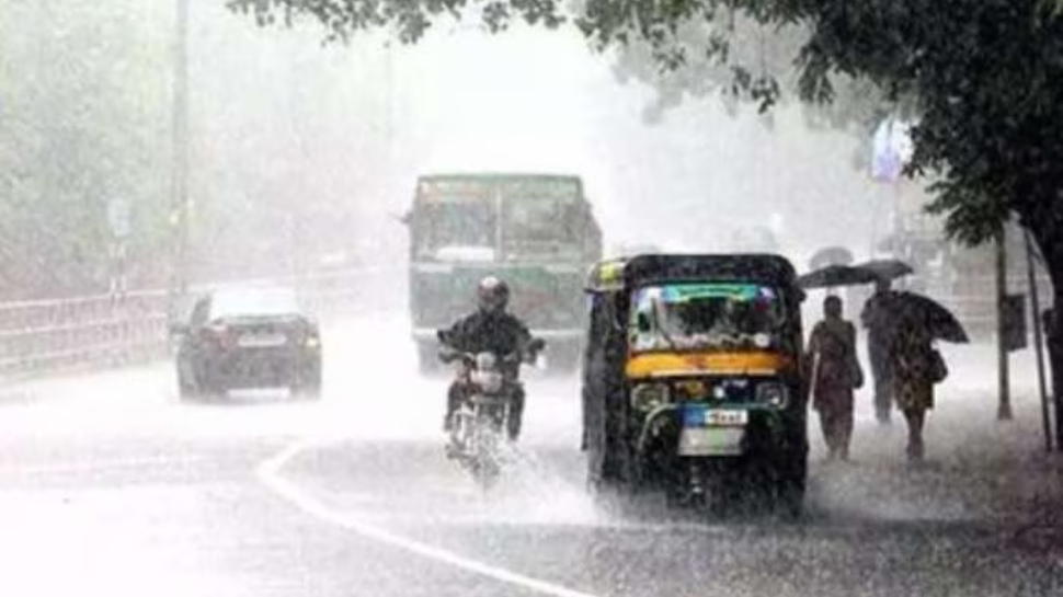 Rain Alert Kerala: അതിശക്തമായ മഴ; മൂന്ന് ജില്ലകളിൽ നാളെ അവധി Rain Alert Kerala: അതിശക്തമായ മഴ; മൂന്ന് ജില്ലകളിൽ നാളെ അവധി