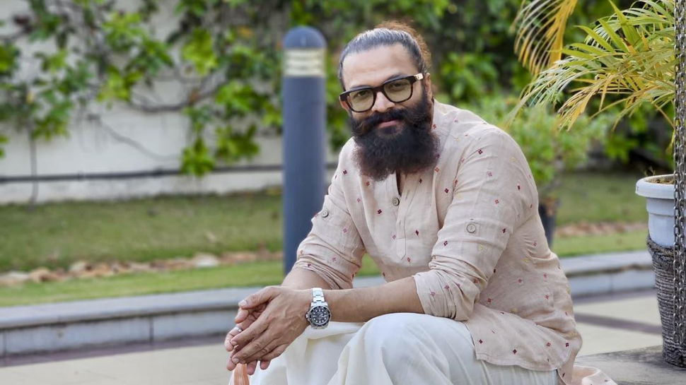 Jayasurya: ക്ഷേത്ര ദർശനത്തിനെത്തിയ ജയസൂര്യയുടെ ചിത്രം പകർത്തി; ഫോട്ടോഗ്രാഫർക്ക് നേരെ കയ്യേറ്റം, പരാതി Jayasurya: ക്ഷേത്ര ദർശനത്തിനെത്തിയ ജയസൂര്യയുടെ ചിത്രം പകർത്തി; ഫോട്ടോഗ്രാഫർക്ക് നേരെ കയ്യേറ്റം, പരാതി
